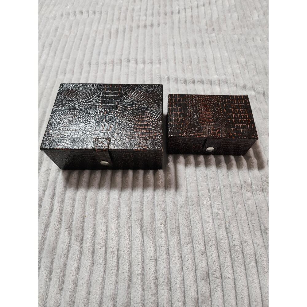 Set of 2 Nesting boxes good condition, see wear on large one b45